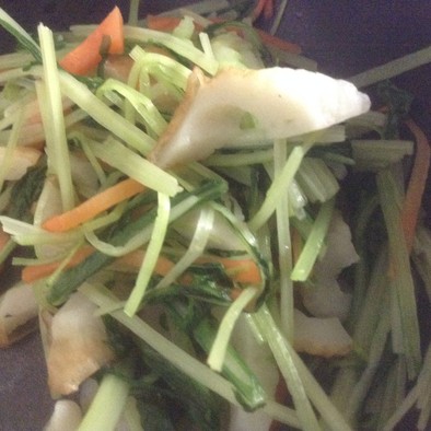 水菜とちくわの煮浸しの写真