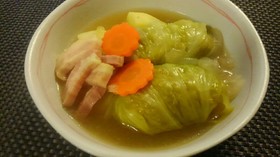 スープたっぷりコンソメ味のロールキャベツ