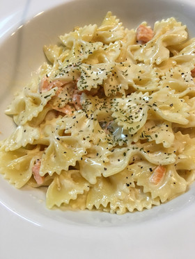 スモークサーモンのクリームパスタ