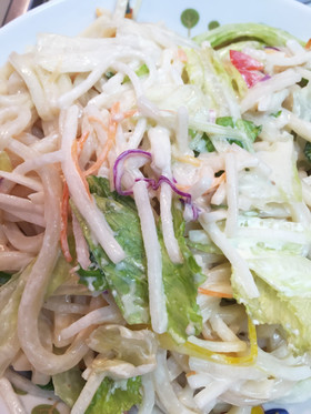 ゴマだれ加えてサラダうどん