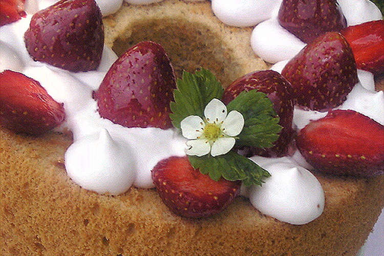 ストロベリー シフォンケーキ レシピ 作り方 By ルッカー クックパッド 簡単おいしいみんなのレシピが349万品