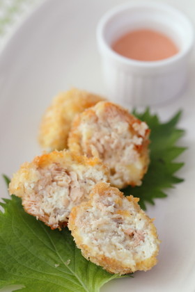 鮭缶とチーズの入ったコロコロ豆腐コロッケ