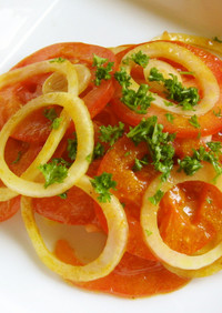 トマトと玉ねぎのカレードレッシングサラダ