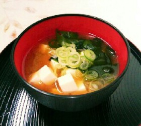 簡単★豆腐とわかめの味噌汁