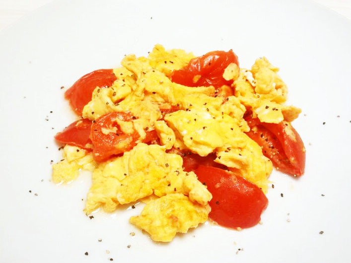 塩漬けトマトと卵の簡単炒めの画像