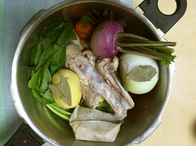 圧力鍋で!鶏と野菜のブイヨンスープ
