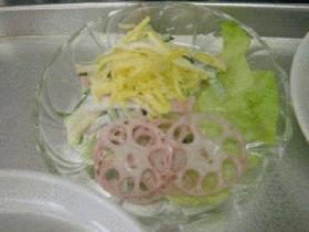 実習♪思春期栄養・れんこんサラダ
