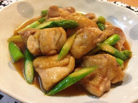 鶏もも肉とアスパラの甘辛味噌炒め♪