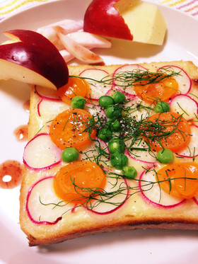 ラディッシュとミニトマトの簡単トースト