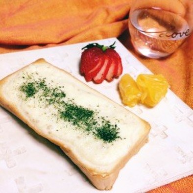 塩レモンマヨソースのトーストの写真