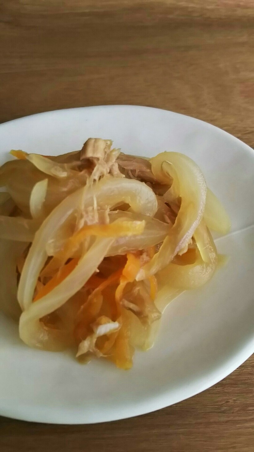 常備菜に！玉ねぎにんじんツナの和風炒めの画像