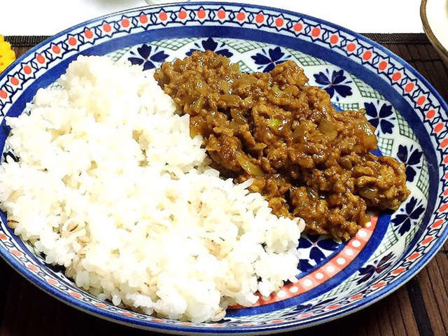 キーマ カレー と ドライ カレー