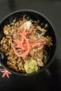 梅雨の食欲を誘う寿司飯入り納豆の簡単丼