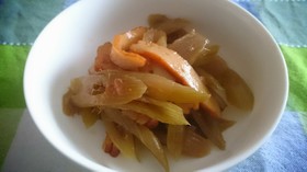 しゃきしゃきフキの油炒めinさつま揚げ