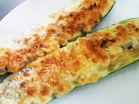 ズッキーニまるごとグラタン