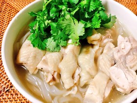 鶏ガラスープから作るフォー・ガー