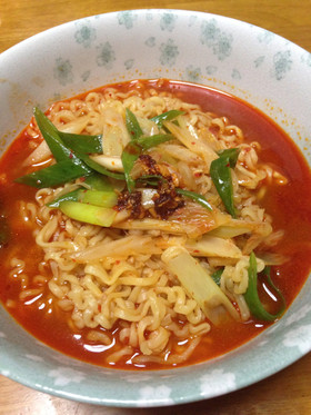 お昼にササッとチゲラーメン