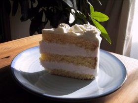 イチゴのババロアのケーキ♪