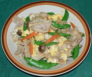 豚バラ肉とスナップエンドウの卵炒めの画像