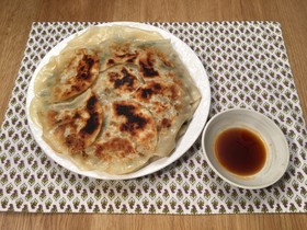 フライパンで丸ごと餃子