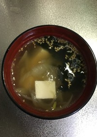 炒めた玉ねぎの中華風スープ