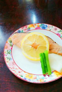 味付け１つ♬簡単♡塩レモンの焼き鮭♡