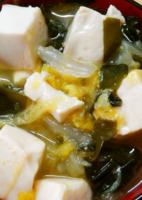 簡単！和食に白菜と豆腐とワカメのお味噌汁