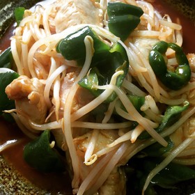 鶏むね肉と野菜のコク旨ピリ辛炒め