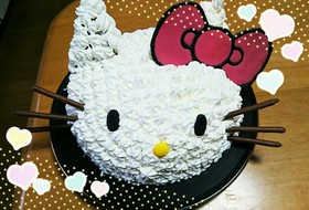 キティちゃんの立体ケーキ