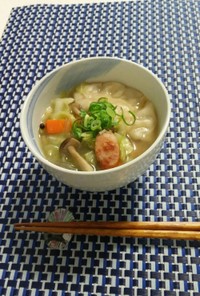 野菜たっぷり餃子の中華スープ