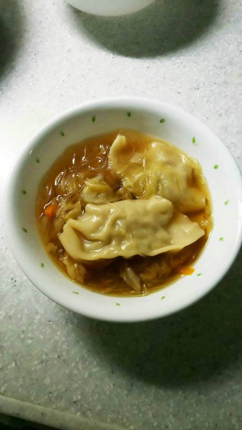 王将の生餃子で野菜たっぷり中華スープの画像