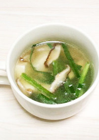 簡単スープ☆椎茸と豆腐とニラの中華スープ