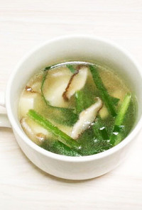 簡単スープ☆椎茸と豆腐とニラの中華スープ