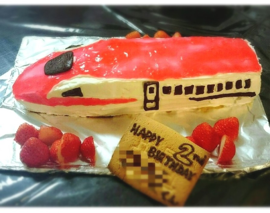 お誕生日に☆ロールケーキで新幹線こまちの画像