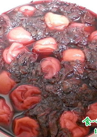 梅干し用の赤梅酢・おにぎり用の赤紫蘇漬け