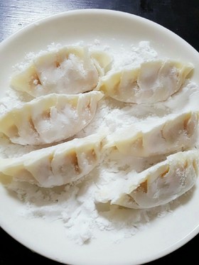 余った餃子を簡単綺麗に冷凍保存する方法♡