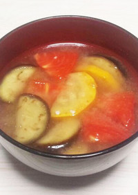 夏野菜たっぷり☆トマトとナスのお味噌汁