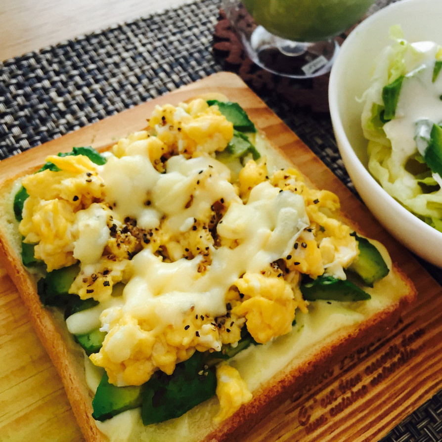 【朝食】アボカド×卵×マヨチーズトーストの画像