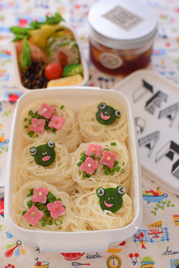 【キャラ弁】カエルのっけ素麵弁当の画像