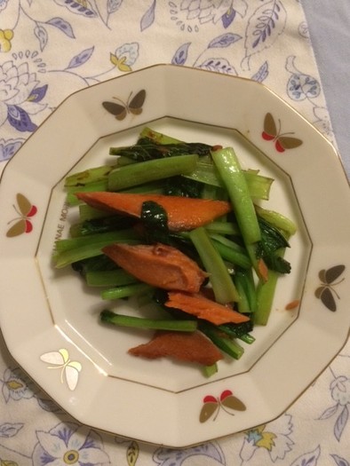 小松菜と鮭のオリーブオイル炒めの写真