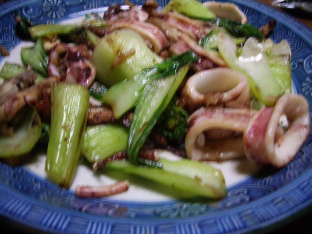 チンゲン菜といかときのこの中華炒めの画像