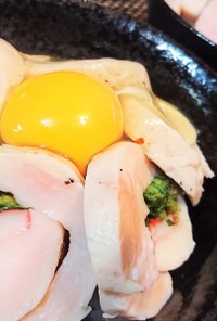 鶏ハム活用★ガッツリ飯【落し卵鶏ハム丼】