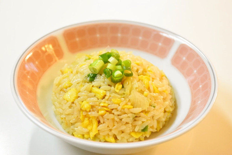 しょうゆ糀の卵レタス炒飯の画像