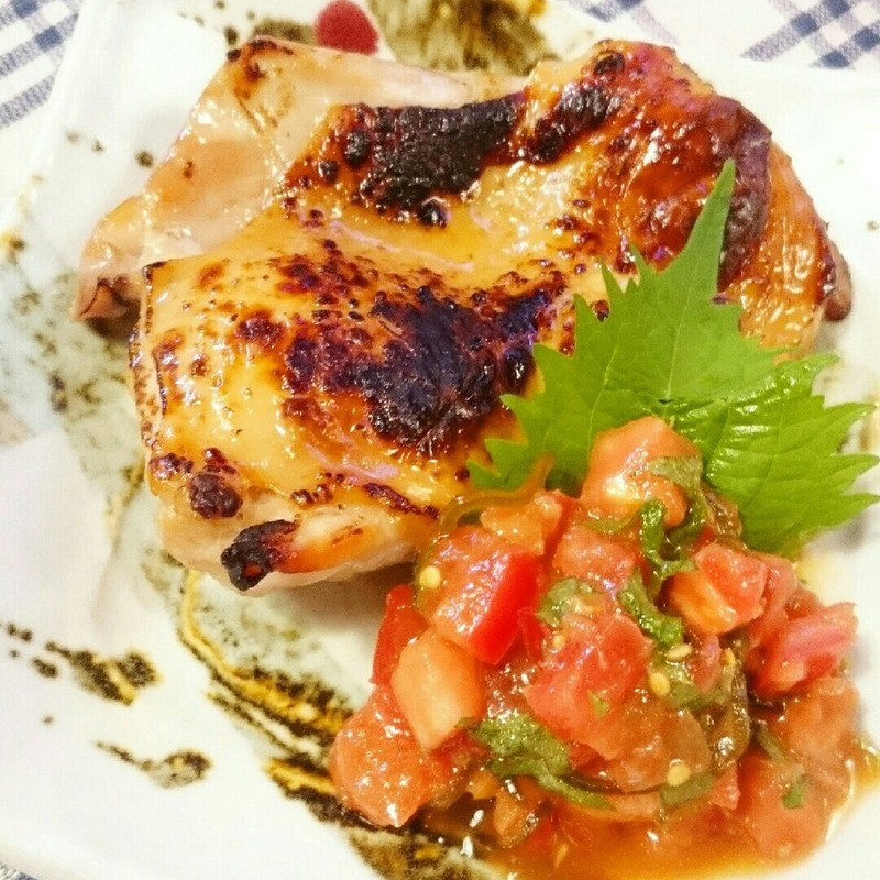 チキンとフリーカのチョップドサラダ、サルサベルデ添え レシピ