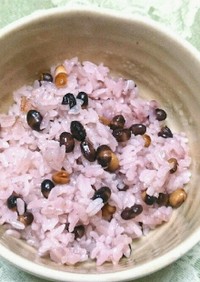 黒千石のピンク・パープル豆ご飯。