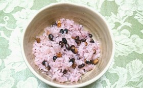 黒千石のピンク・パープル豆ご飯。