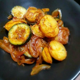 ズッキーニとじゃがいものケチャップ炒め