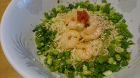 辛旨ネギ塩の海老混ぜそば