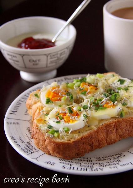 ゆで卵とじゃこねぎのトーストの画像