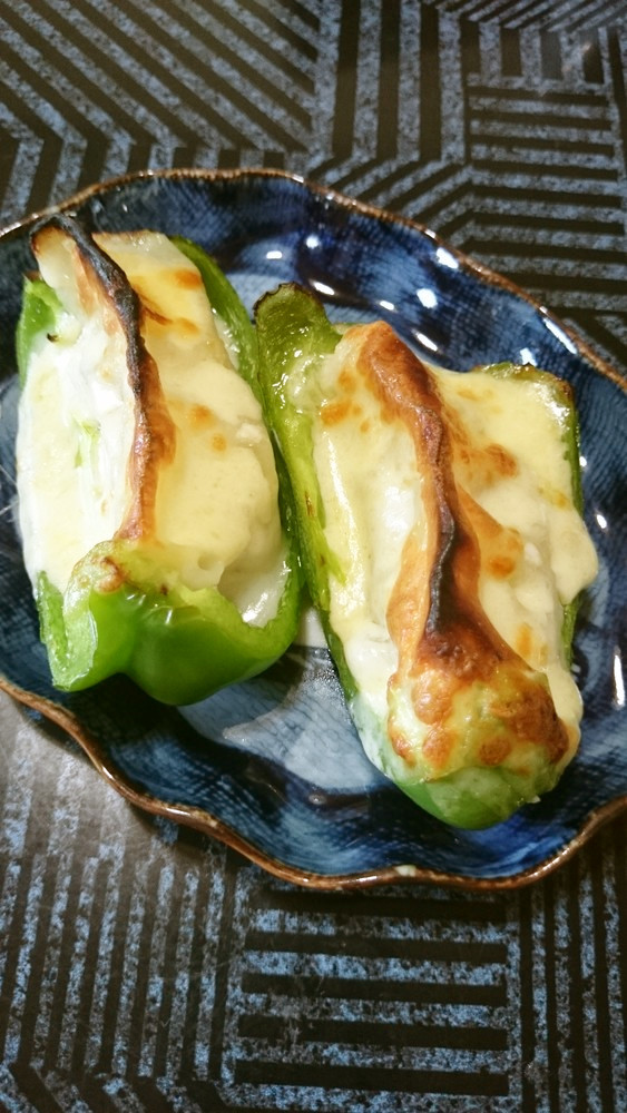 餃子チーズ詰めピーマンのグリル焼きの画像